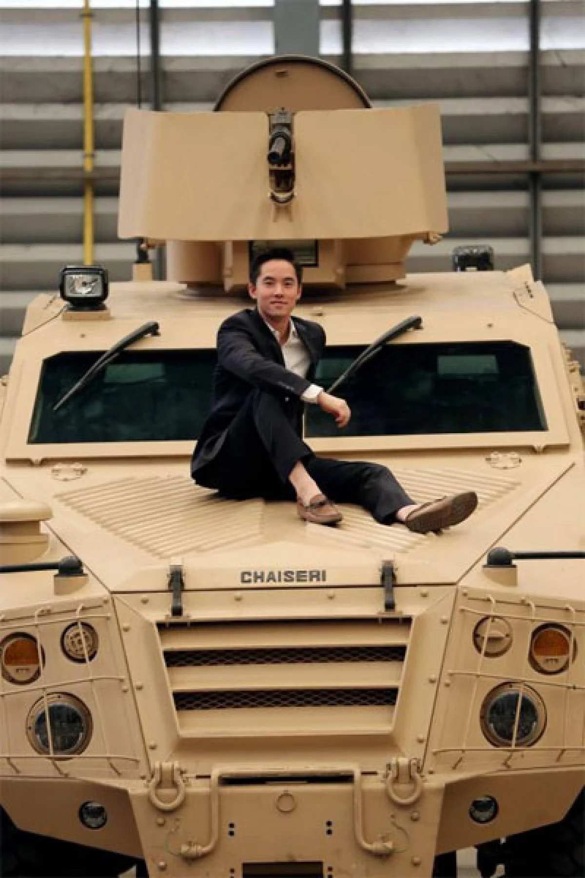นักบริหารหนุ่มบริษัทพัฒนาออกแบบและผลิตรถถังโดยคนไทย กฤต กุลหิรัญ