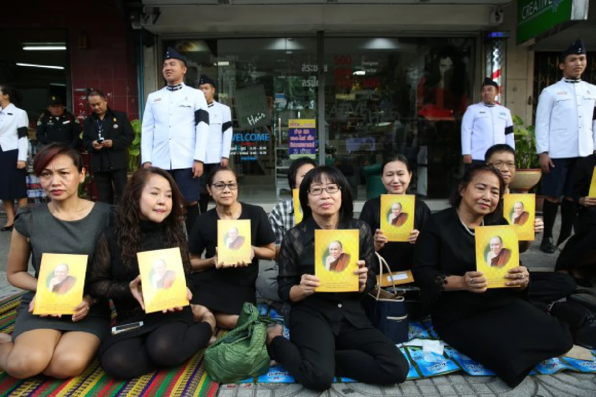 เคลื่อนขบวนพระศพพระสังฆราชสู่พระเมรุวัดเทพศิรินทร์ฯ