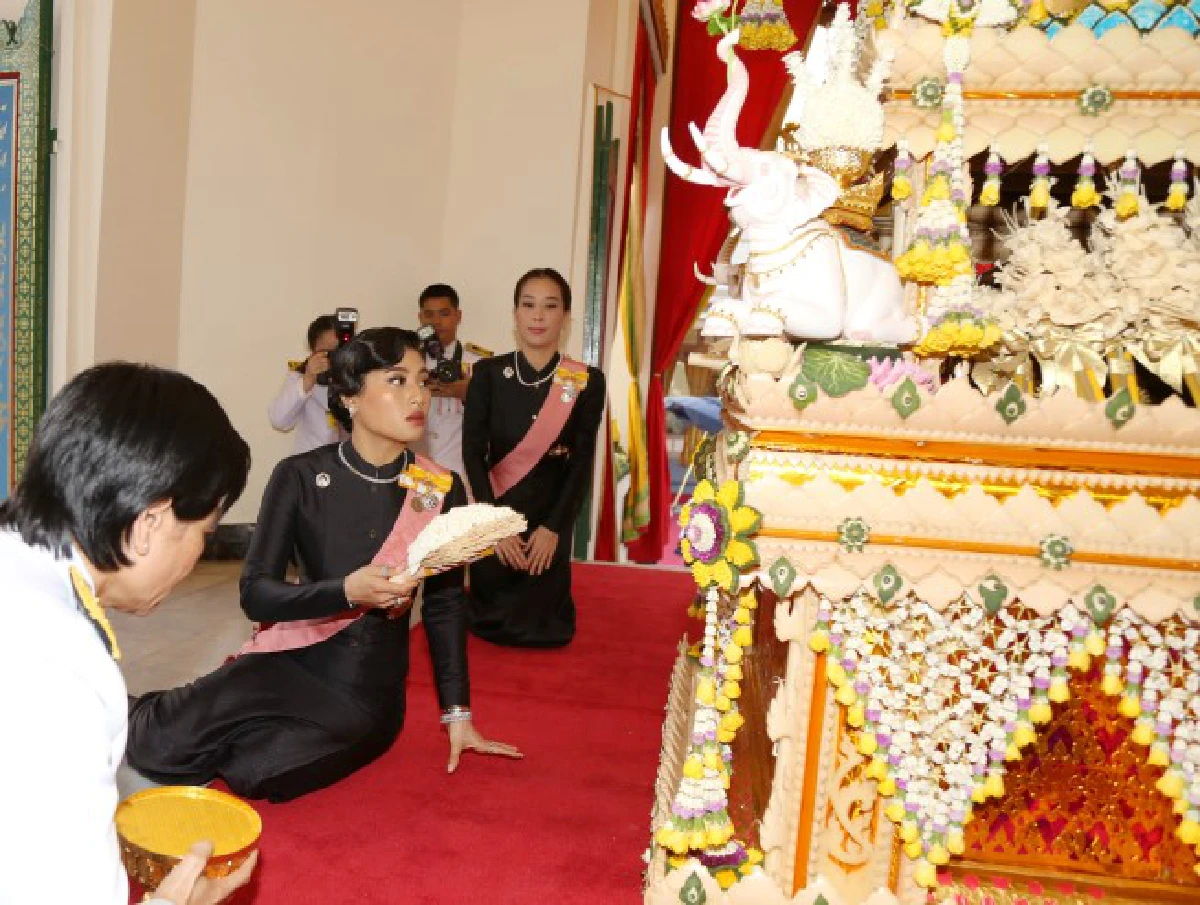 สมเด็จพระบรมฯเสด็จฯพระราชทานเพลิงพระศพสมเด็จพระสังฆราช