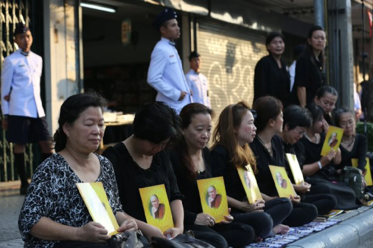 เคลื่อนขบวนพระศพพระสังฆราชสู่พระเมรุวัดเทพศิรินทร์ฯ