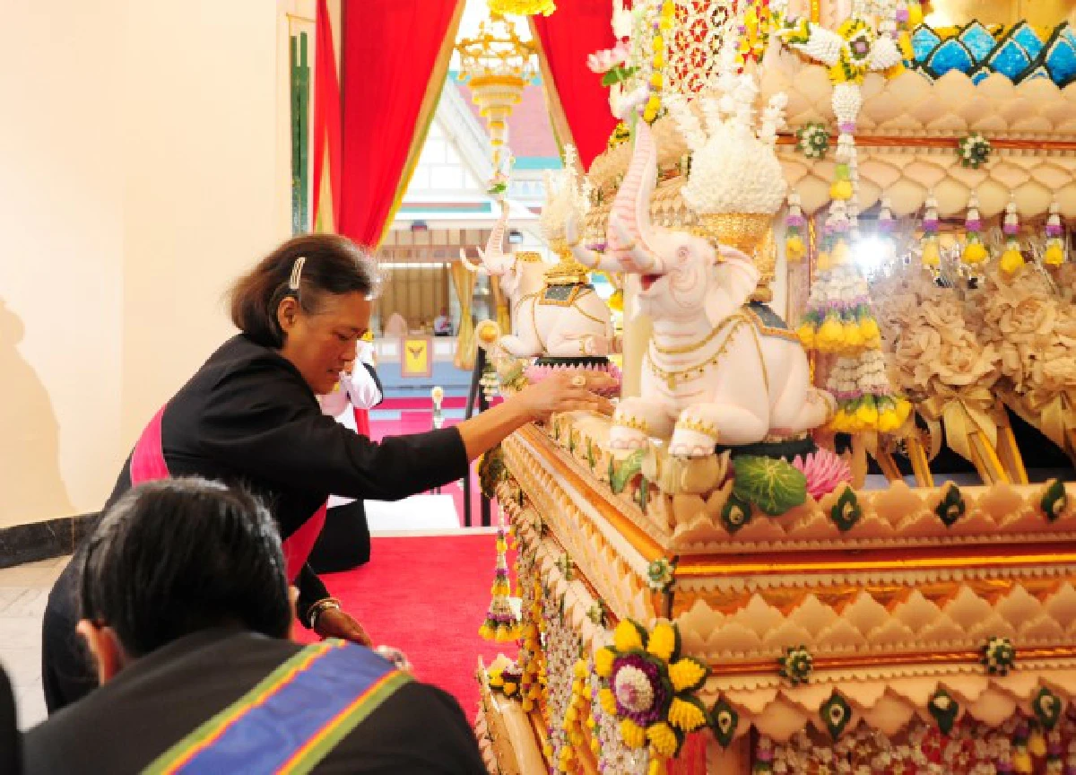 สมเด็จพระบรมฯเสด็จฯพระราชทานเพลิงพระศพสมเด็จพระสังฆราช