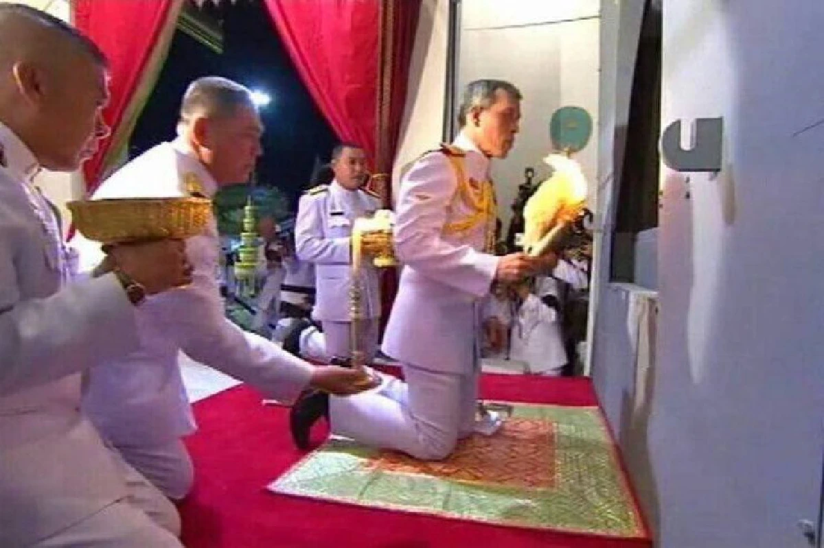 สมเด็จพระบรมฯเสด็จฯพระราชทานเพลิงพระศพสมเด็จพระสังฆราช