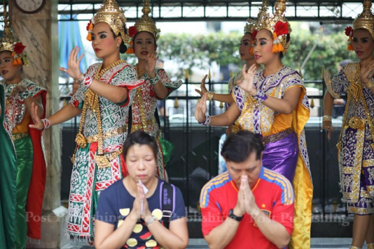 Erawan shrine: Busy again