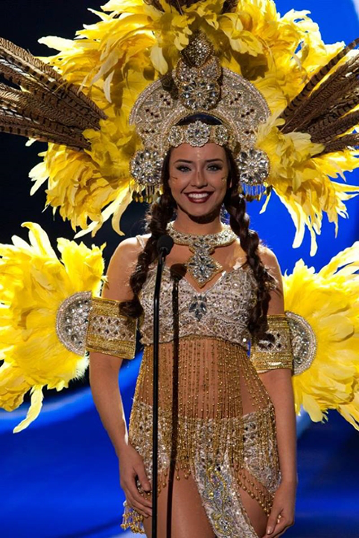 อลังการงานเว่อร์! ส่องชุดประจําชาติบนเวทีมิสยูนิเวิร์ส 2015