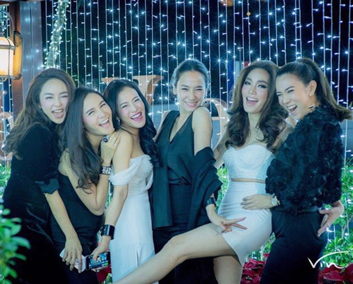 รวมตัวแก๊งเพื่อนซี้..ปาร์ตี้วันเกิดย้อนหลัง หนิง ปณิตา