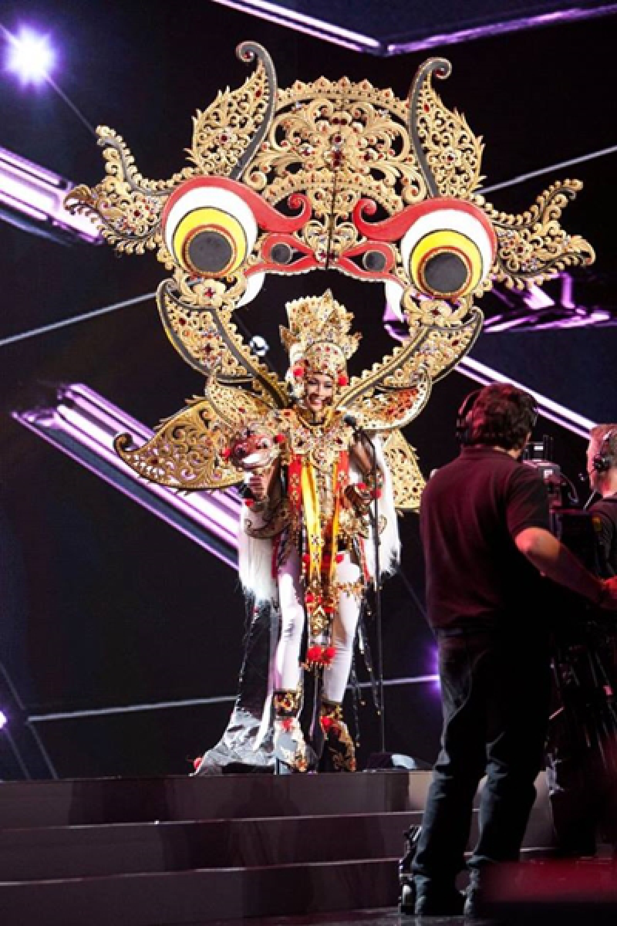 อลังการงานเว่อร์! ส่องชุดประจําชาติบนเวทีมิสยูนิเวิร์ส 2015