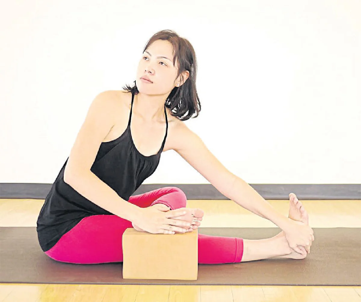 ท่า Square Hip โดยใช้ Yoga Block (ตอนที่ 2/4)
