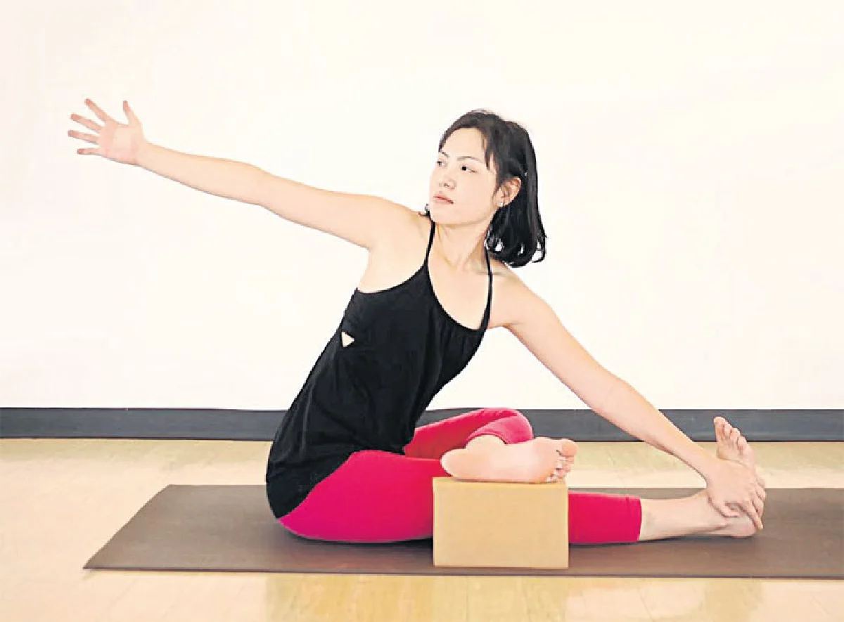 ท่า Square Hip โดยใช้ Yoga Block (ตอนที่ 2/4)