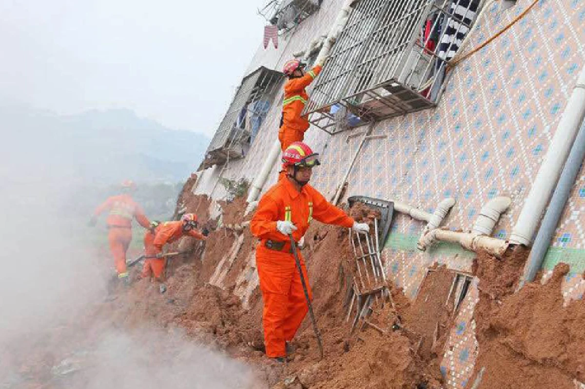 ระทึก!ดินถล่มเซินเจิ้นทำอาคาร22หลังทรุดกู้ภัยเร่งช่วยเหยื่อติดภายใน (คลิป)