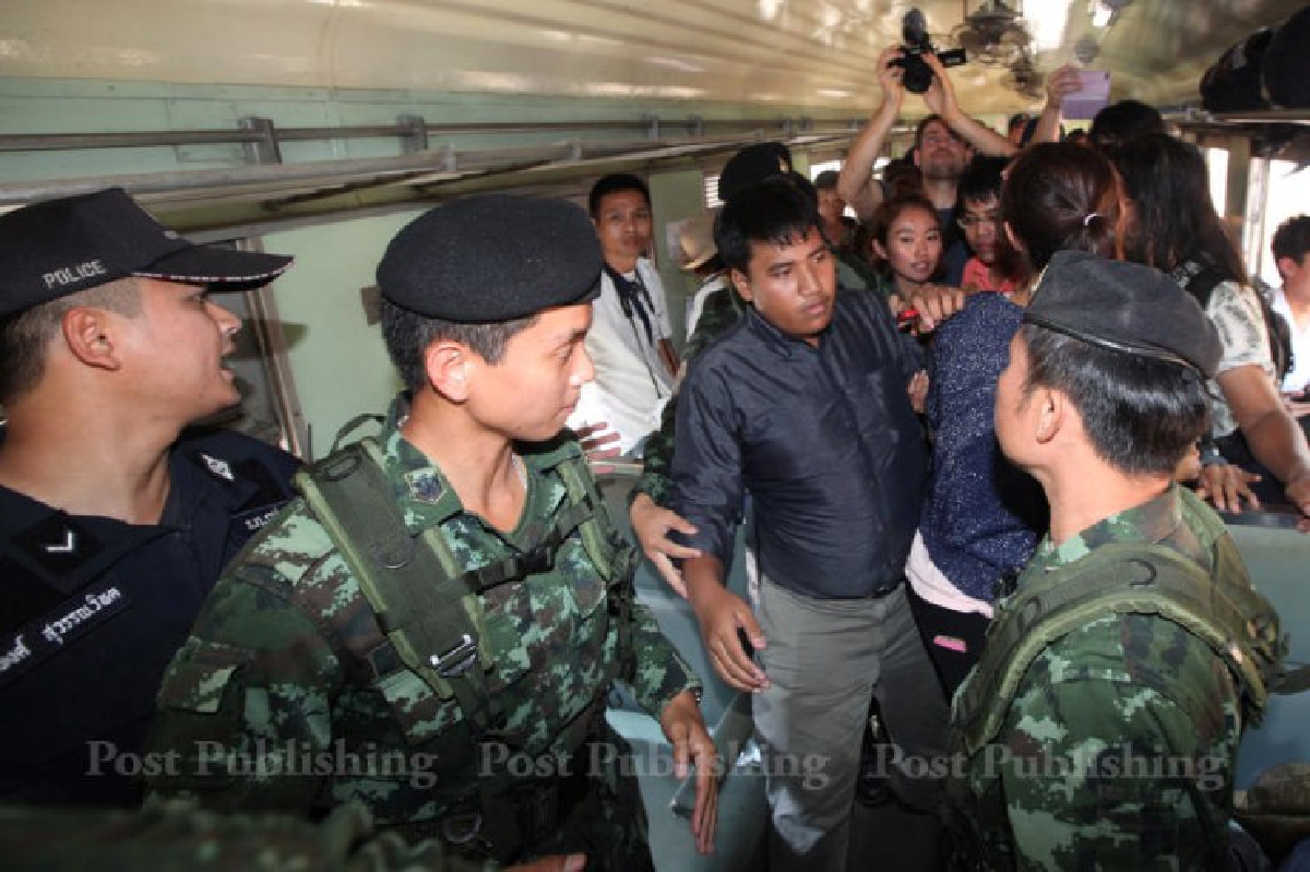 ตร.ลุยดำเนินคดีนักศึกษา ตร.ลุยดำเนินคดีนักศึกษา