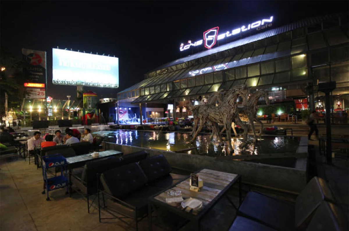 แฮงเอาต์ "ทอยส์ สเตชั่น คาเฟ่"  ร้านที่คนรักมาร์เวลไม่ควรพลาด