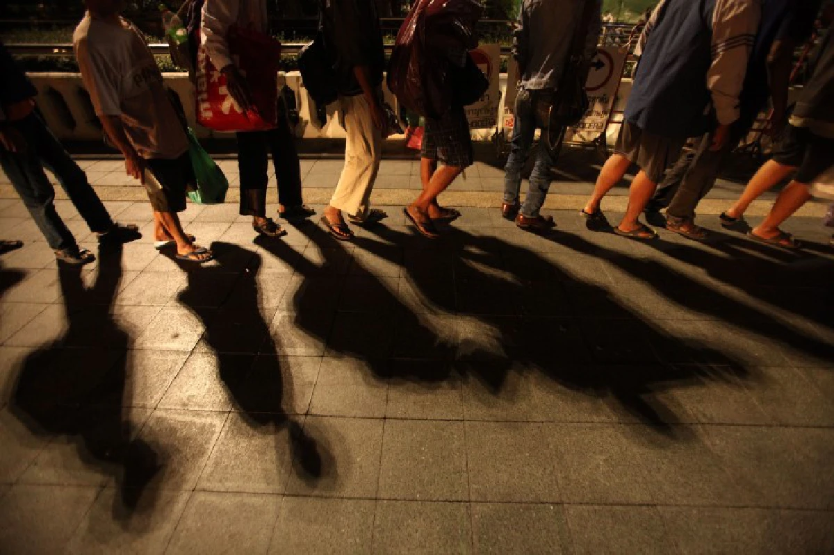 "Big cleaning day"...เมื่อคนไร้บ้านลุกขึ้นมาทำความสะอาดท้องถนน