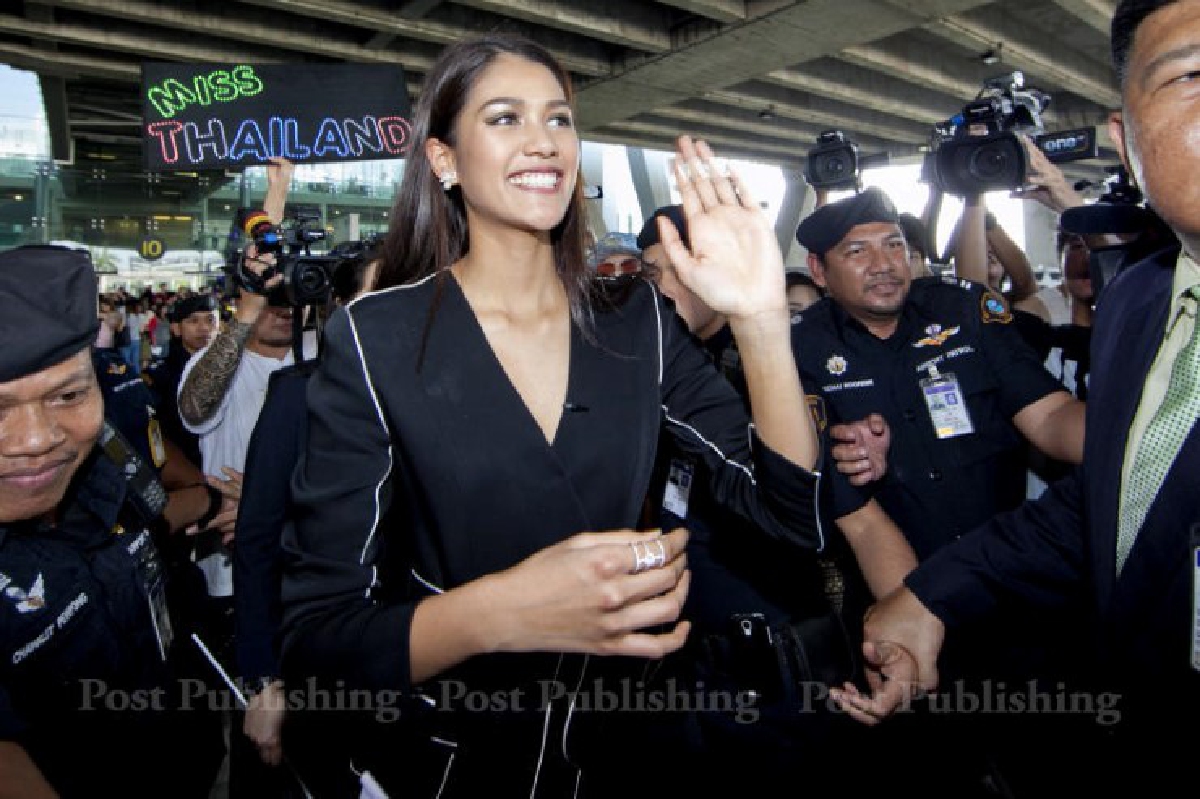 "น้องแนท" ถึงไทยแล้ว แฟนคลับ-ขบวนตุ๊กตุ๊กแห่รับชื่นมื่น "น้องแนท" ถึงไทยแล้ว แฟนคลับ-ขบวนตุ๊กตุ๊กแห่รับชื่นมื่น