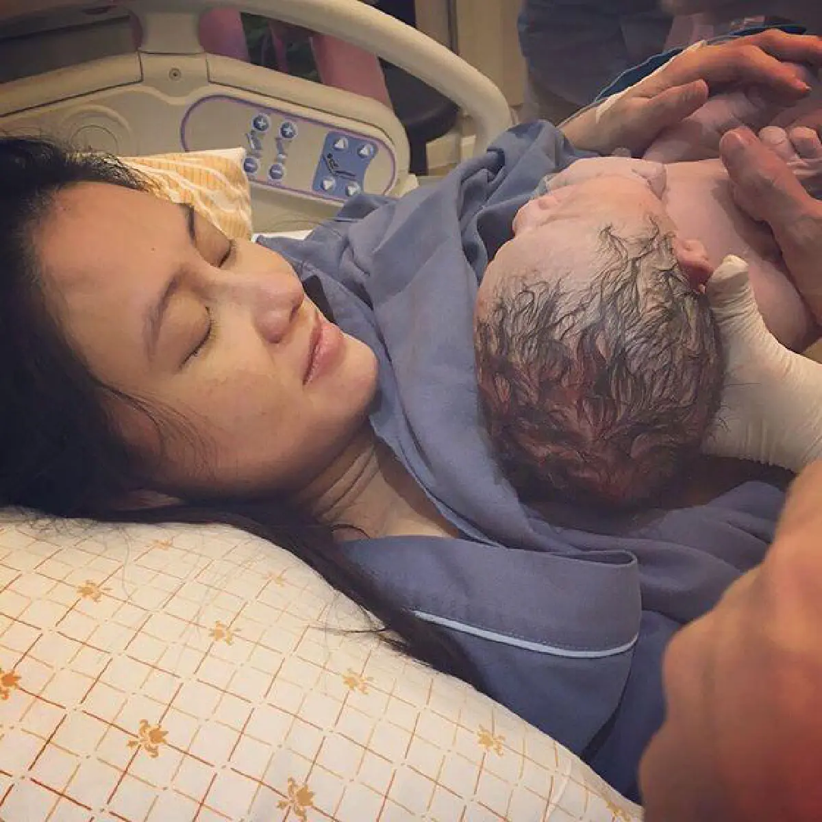 เอ๊ะ ศศิกานต์ คลอดลูกชายแล้ว ตั้งชื่อ"น้องโรนิน"