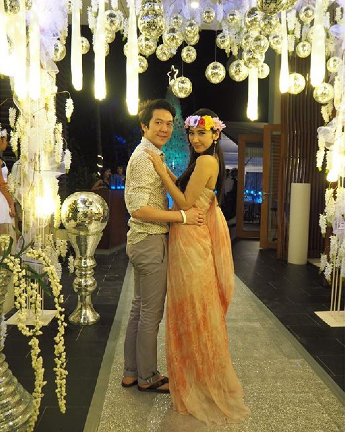 ส่องภาพ!คู่รักดาราพาฟิน สวีทหวานรับปีใหม่ 2559
