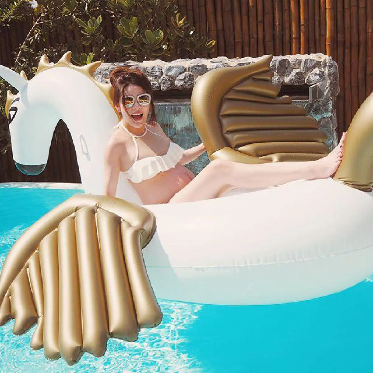 เป๊ะได้อีก! แนน ปิยะดา นุ่งบิกินี่อวดท้องโต 7 เดือน