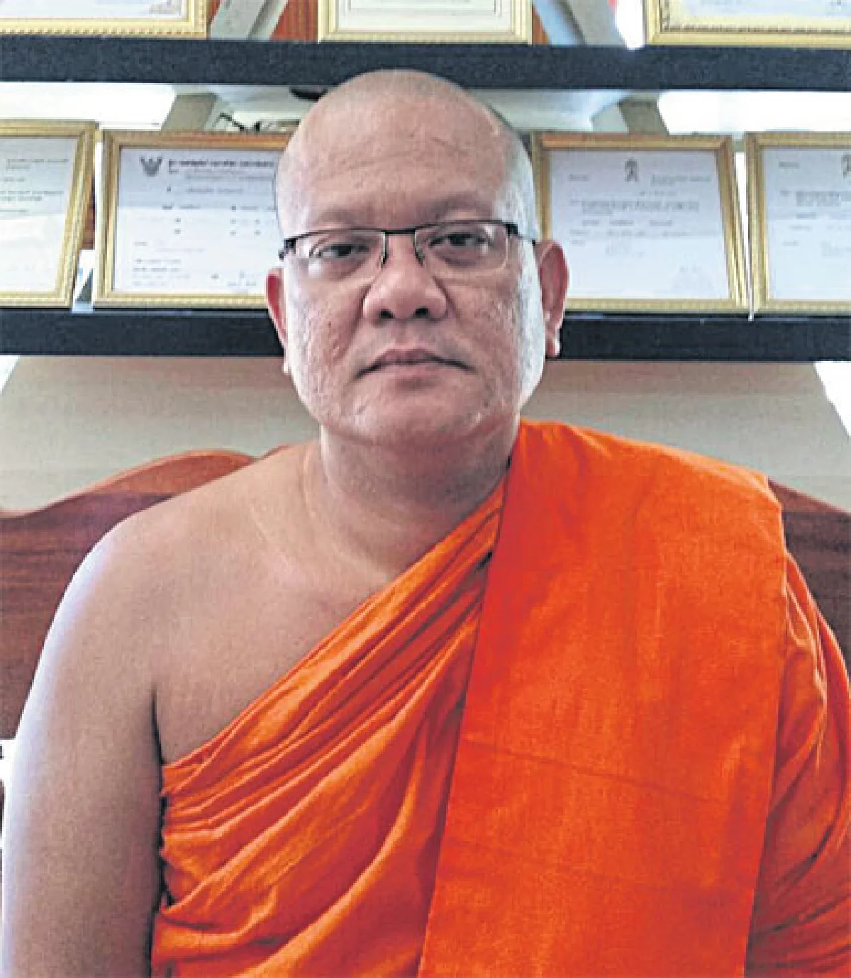 หลวงพ่อสมหวัง วัดกลางบางพระ ที่พึ่งประชาชน