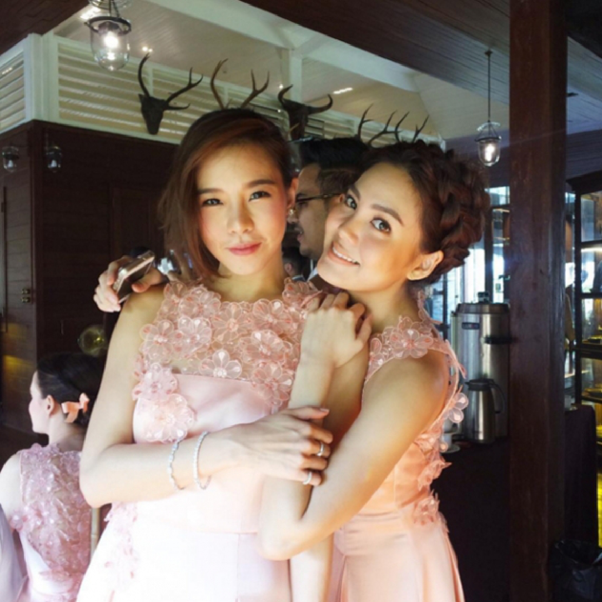 สละโสด! เจนสุดา ควง ไฮโซพอล เข้าพิธีวิวาห์ชื่นมื่น