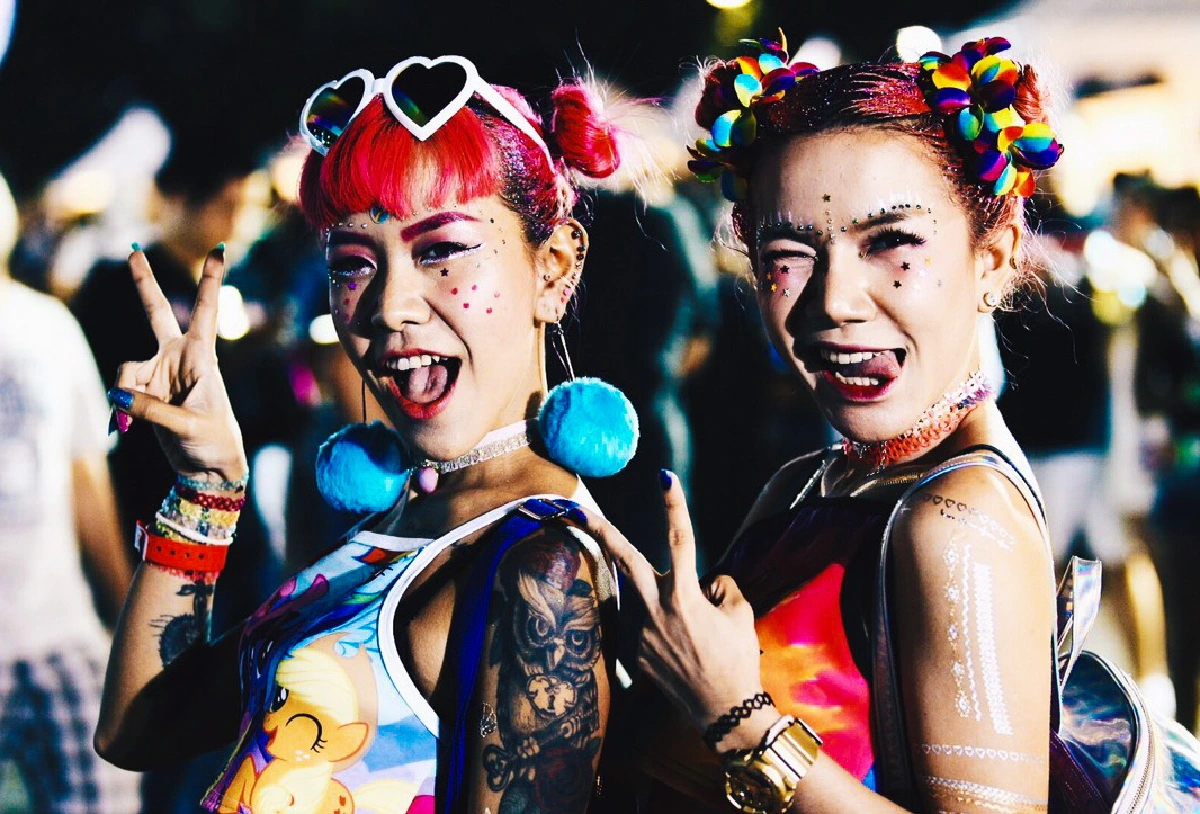 คนบันเทิงแดนซ์ยับรับปีใหม่ รวมตัวงาน Output Festival