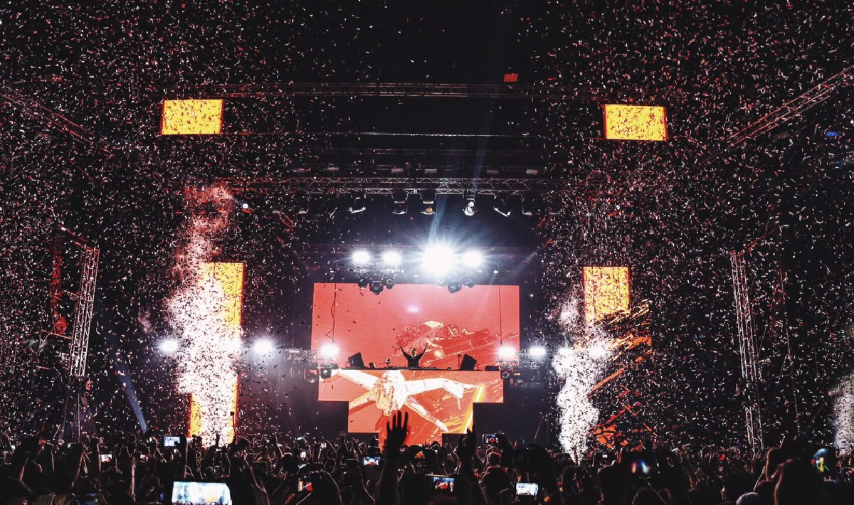 คนบันเทิงแดนซ์ยับรับปีใหม่ รวมตัวงาน Output Festival