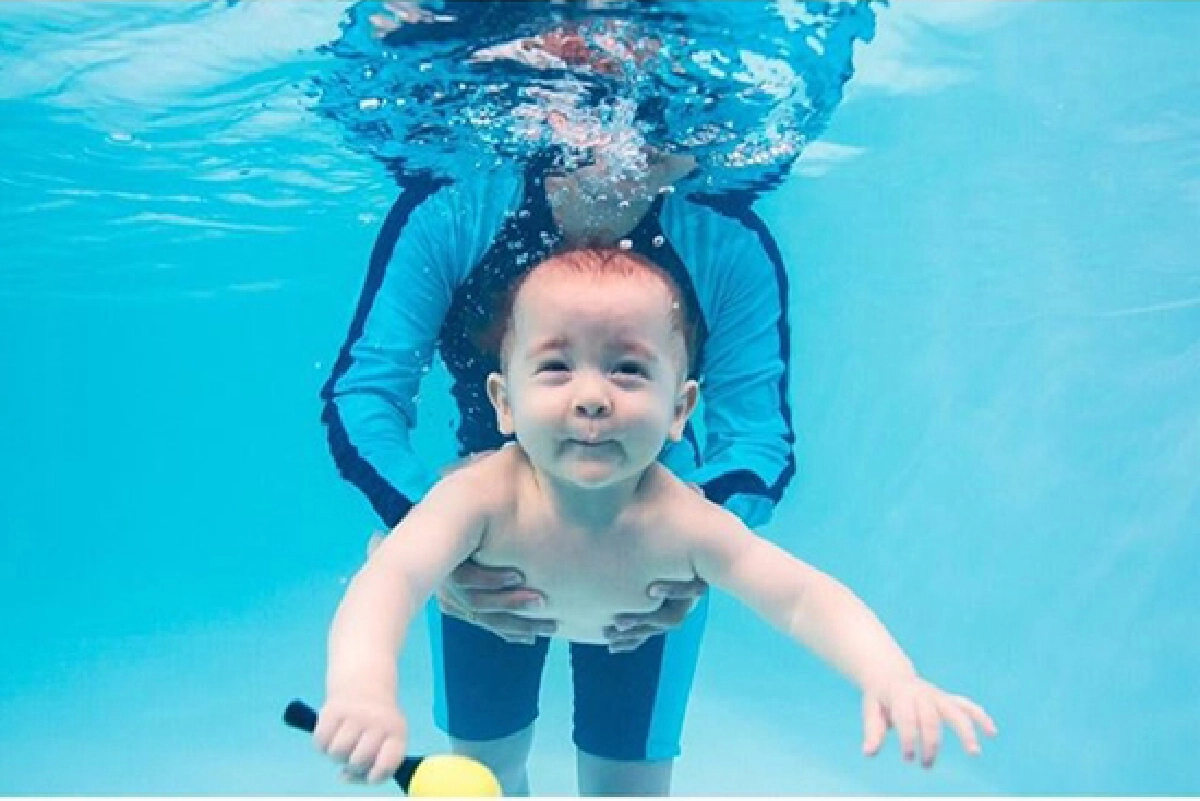ปรบมือให้เลย! น้องลูก้า ลูกชายพอลล่าดำน้ำถ่ายรูปตาแป๋ว