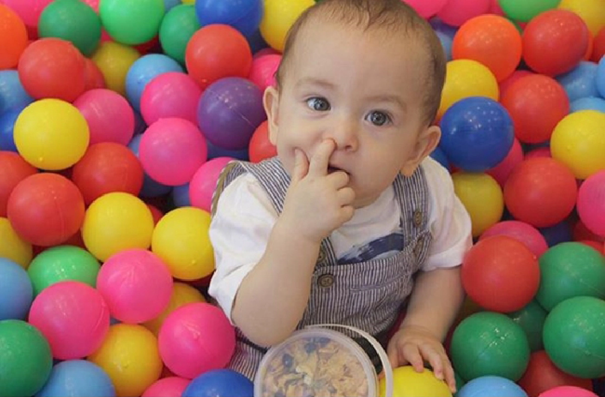 ปรบมือให้เลย! น้องลูก้า ลูกชายพอลล่าดำน้ำถ่ายรูปตาแป๋ว