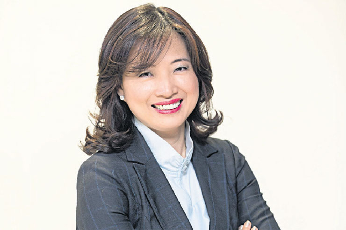 โต๊ะทำงานมุมโปรดของ ‘จรีพร จารุกรสกุล’ โต๊ะทำงานมุมโปรดของ ‘จรีพร จารุกรสกุล’