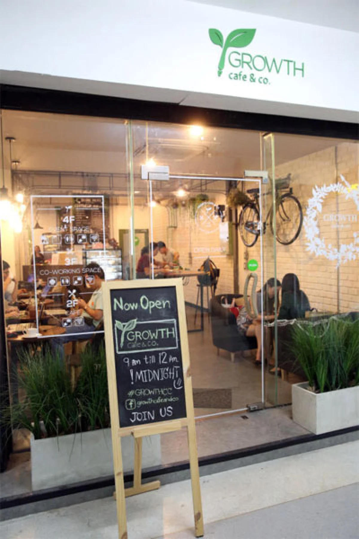 โกรท คาเฟ่ แอนด์ โค โอเอซิสใหม่ใจกลางสยาม