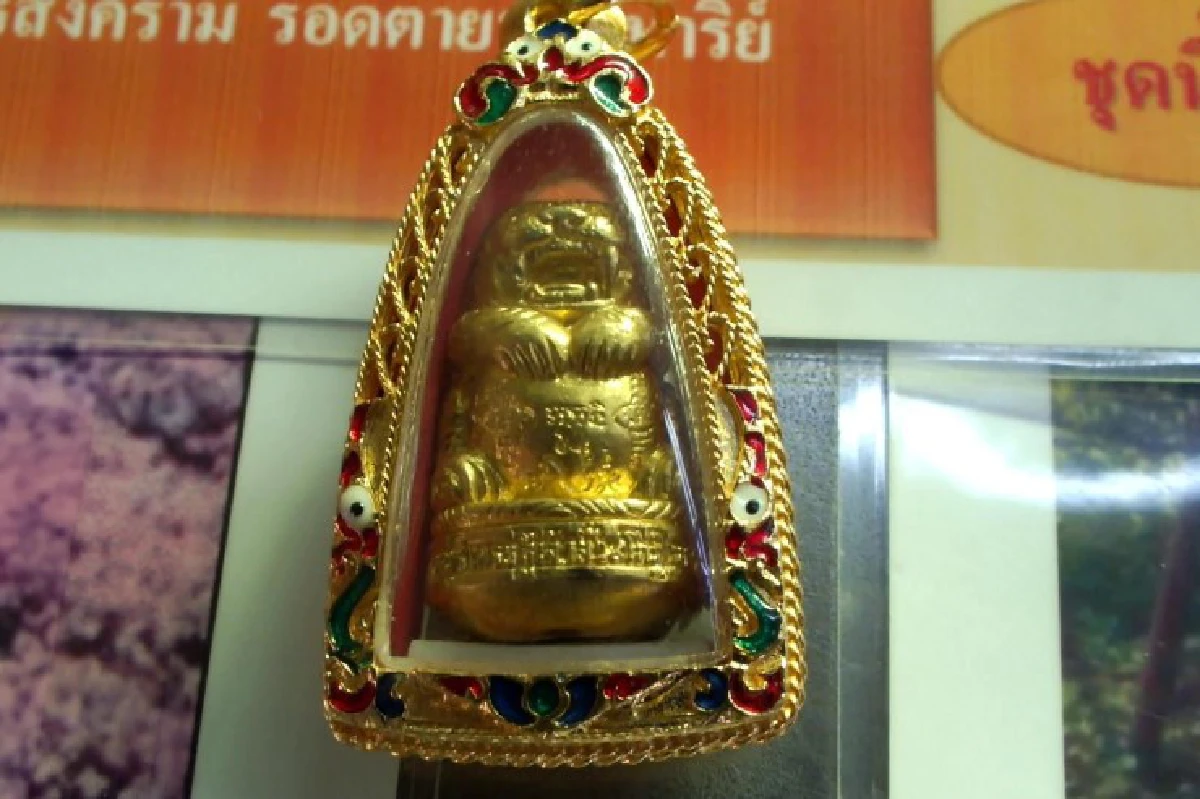 "เสืออุ้มทรัพย์" วัตถุมงคลคู่ใจนายทวารช้างศึก-ชาวบ้านแห่เช่าคึก