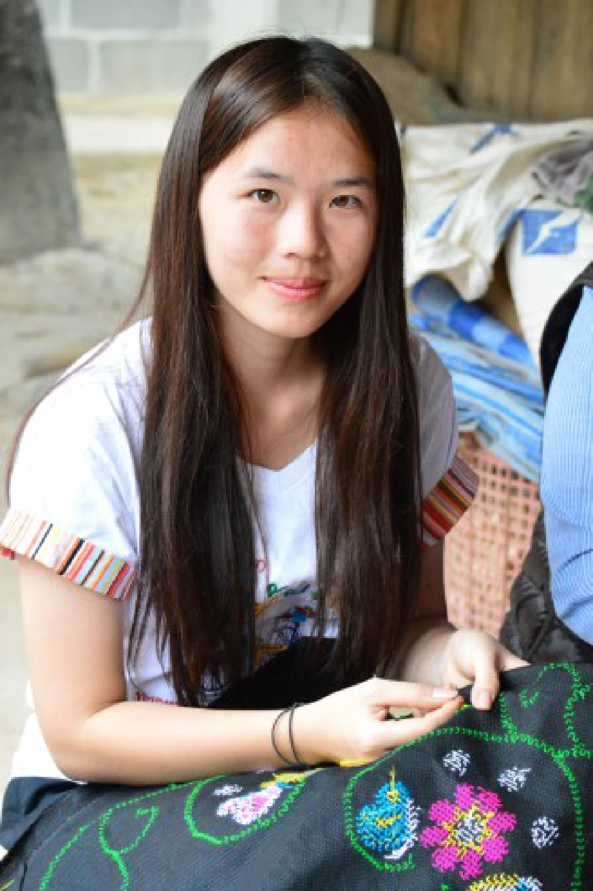 หลายฝ่ายเข้าช่วยเหลือ "น้องดา" นักศึกษาสาวม้งให้ได้กลับไปเรียนต่อ