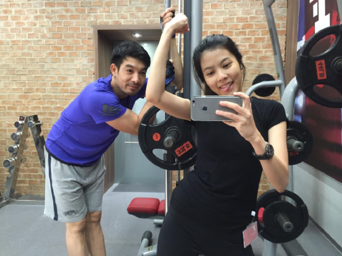 โอ๊ต วรวุฒิ สวีทแฟนเด็ก! จีน่า อายุห่างกัน 21 ปีไม่ใช่ปัญหา