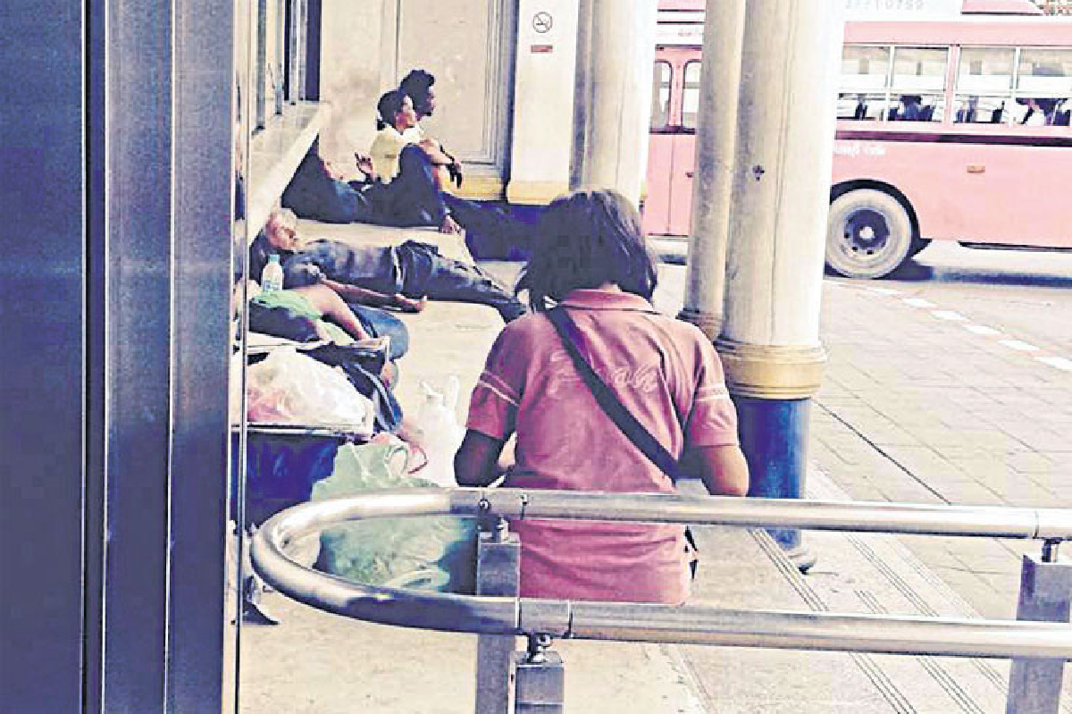 โปรดทิ้งฉันไว้ที่นี่ โปรดทิ้งฉันไว้ที่นี่