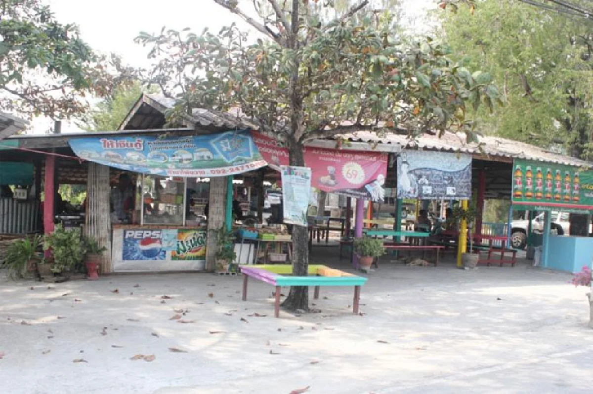 ก๋วยเตี๋ยว10บาท รสถูกปากราคาถูกใจ