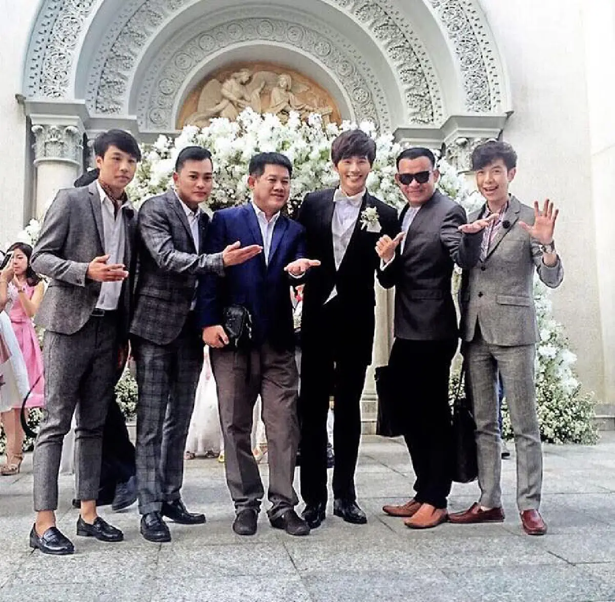 ชื่นมื่น! บี้ จูงมือ กุ๊บกิ๊บ เข้าพิธีวิวาห์สุดโรแมนติก