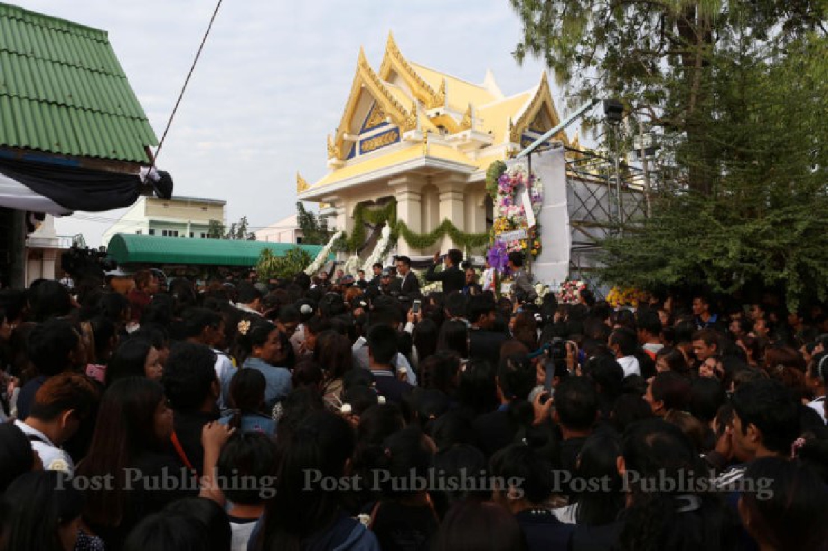 พระราชทานเพลิงศพ "ปอ ทฤษฎี" คนหลายหมื่นร่วมอาลัย พระราชทานเพลิงศพ "ปอ ทฤษฎี" คนหลายหมื่นร่วมอาลัย