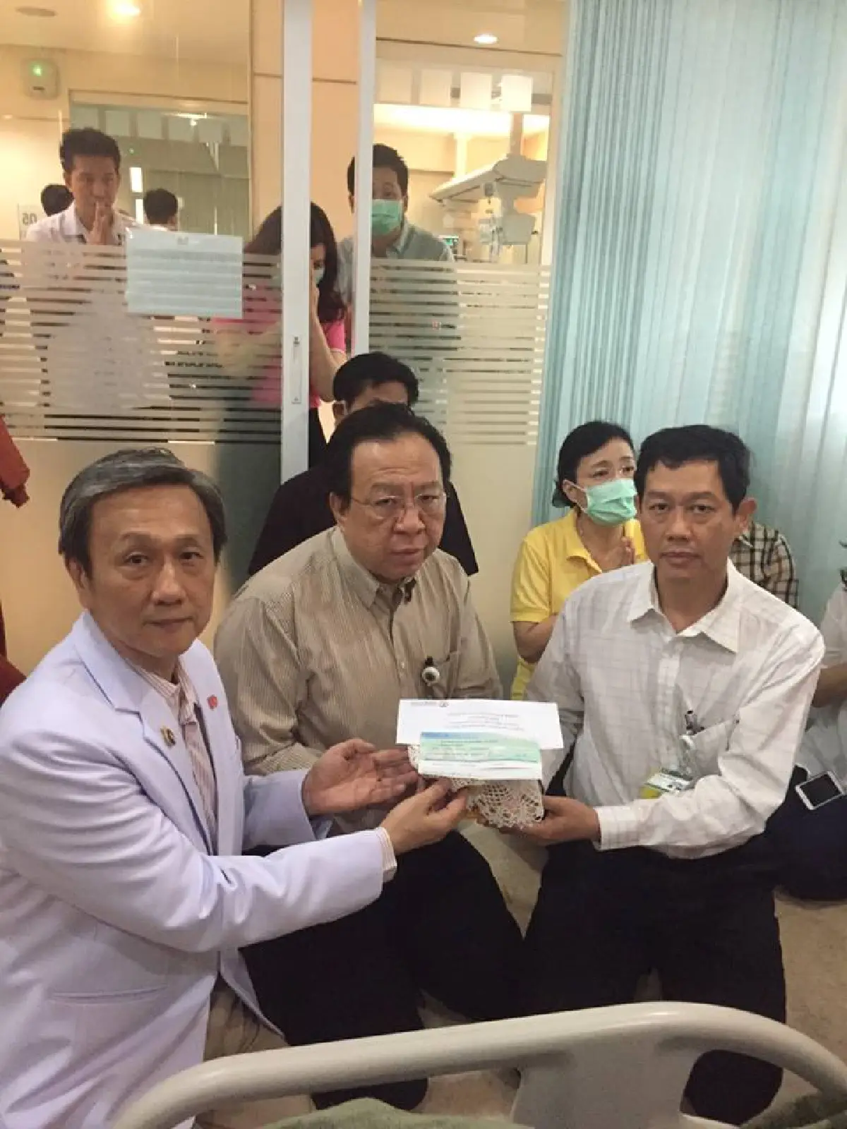 "หลวงพ่อจรัญ" บริจาค50ล้านสร้างตึกรพ.ศิริราช