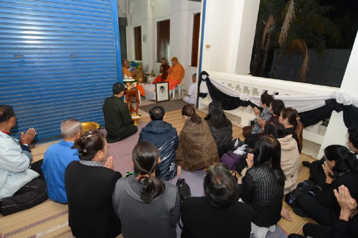 ครอบครัวเก็บอัฐิ "ปอ" แบ่ง3ส่วนเก็บที่บ้าน-วัด-ลอยอังคาร