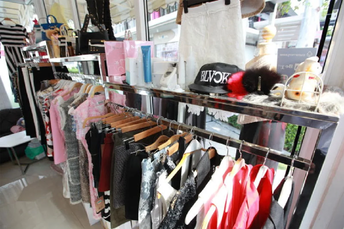 ณัฏฐธิดา ดำรงวิเศษพาณิชย์ ความสุขในร้านเสื้อผ้าดีไซน์หรู