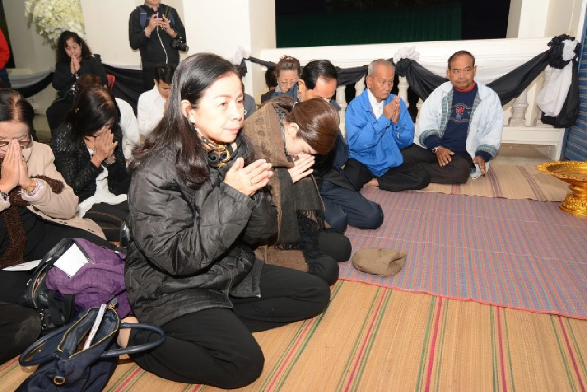 ครอบครัวเก็บอัฐิ "ปอ" แบ่ง3ส่วนเก็บที่บ้าน-วัด-ลอยอังคาร