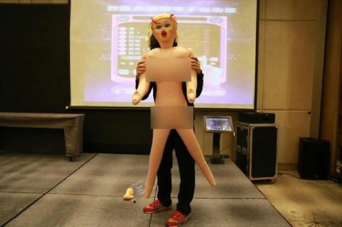 มาแปลก!บริษัทจีนแจก"ตุ๊กตายาง"เป็นโบนัสพนง.หนุ่มโสด