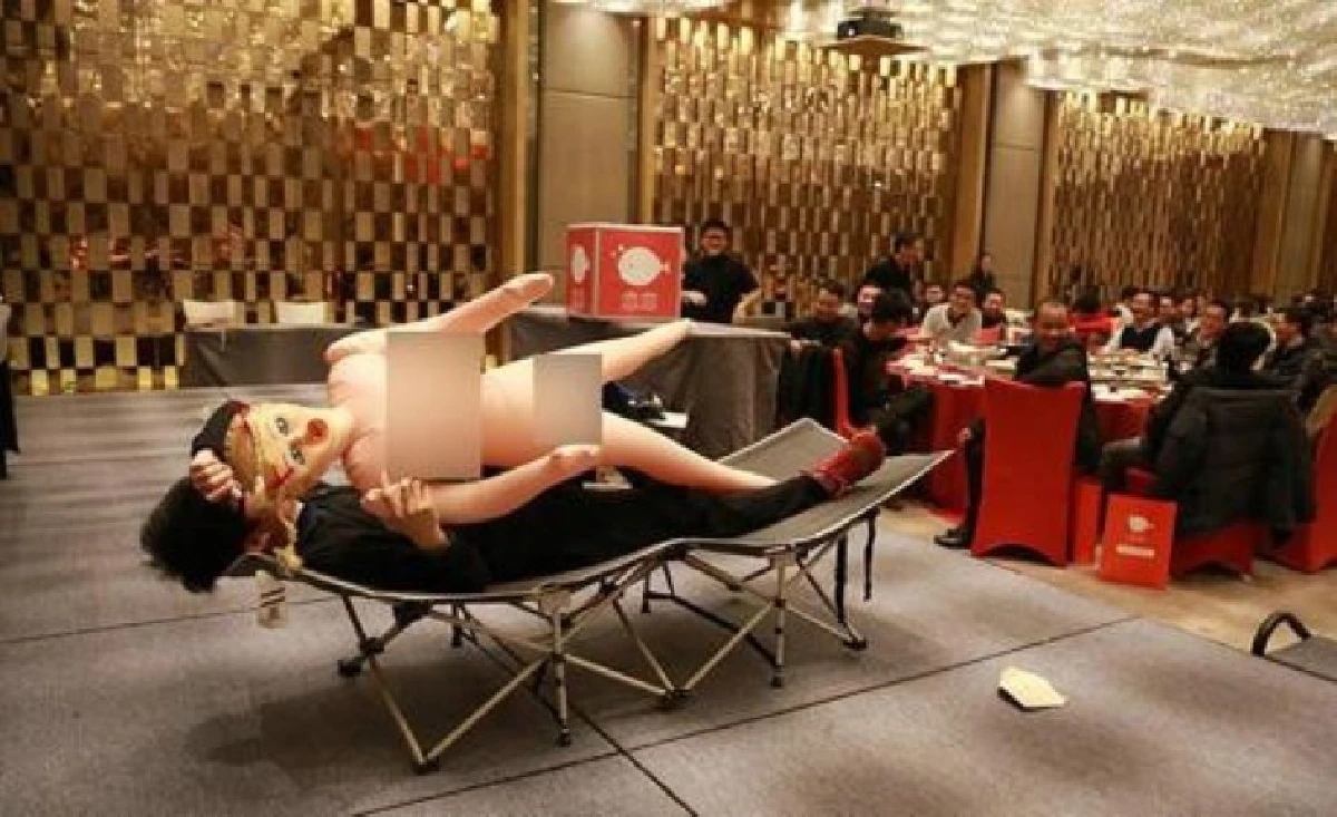 มาแปลก!บริษัทจีนแจก"ตุ๊กตายาง"เป็นโบนัสพนง.หนุ่มโสด