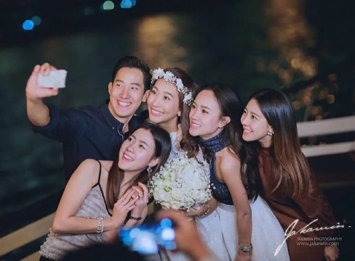 เอก เด็กวัด100ล้าน คุกเข่าขอ โบ นางเอกช่อง7 แต่งงานแล้ว!