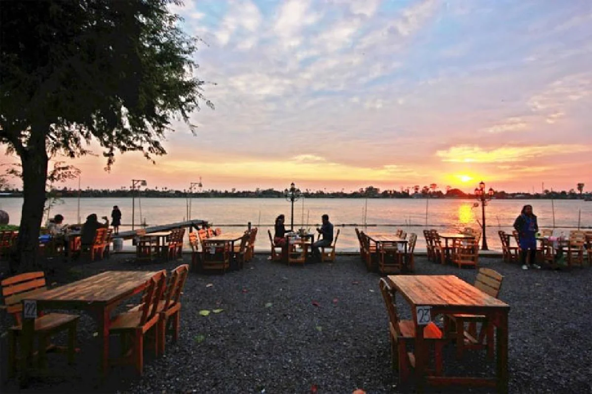 ร้านบ้านเคียงน้ำ อาหารอร่อยเคียงเจ้าพระยา