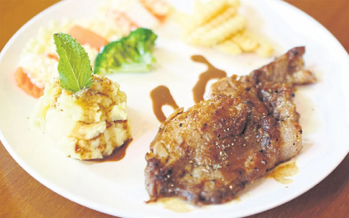 ‘ภพรัก’ อีกหนึ่งร้านที่รอเพื่อนบ้านมาเยือน