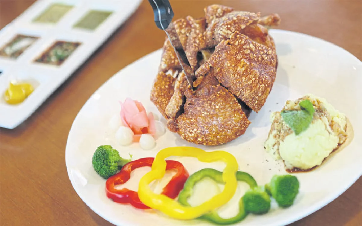 ‘ภพรัก’ อีกหนึ่งร้านที่รอเพื่อนบ้านมาเยือน