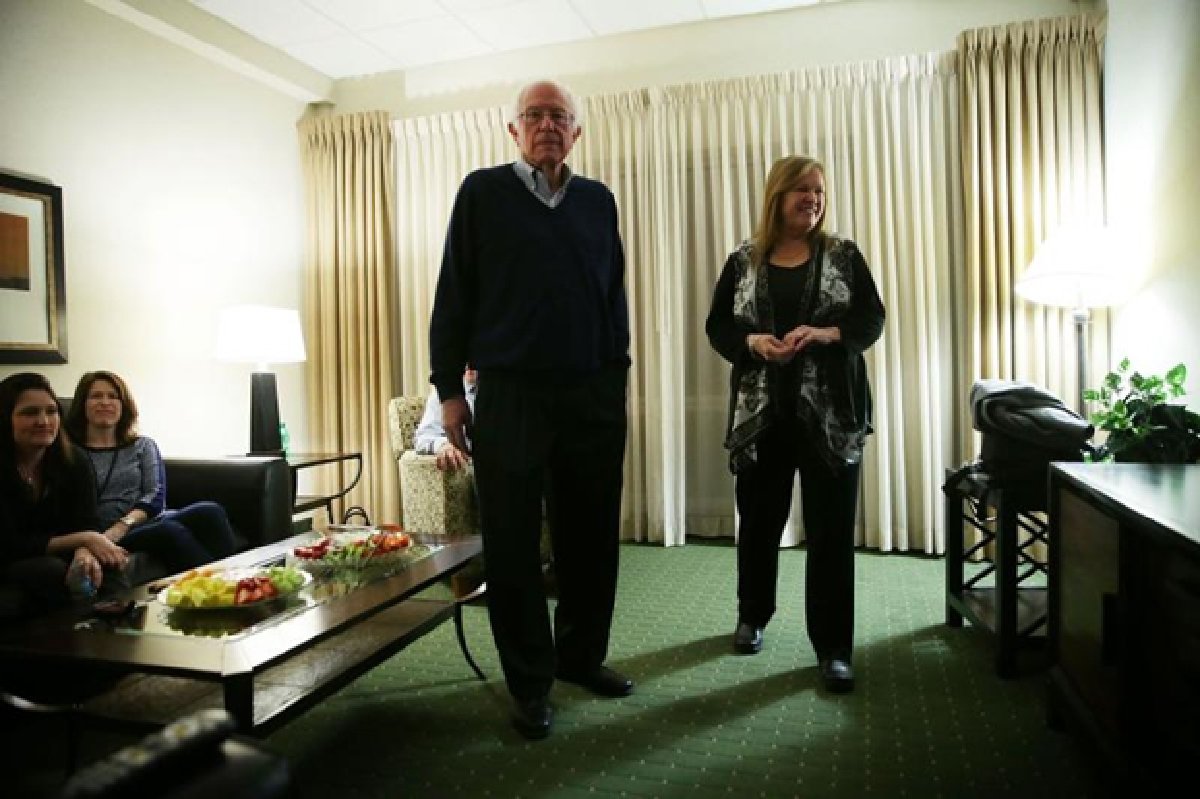 Voting in Iowa: Cruz wins, Trump falters, Clinton, Sanders almost even