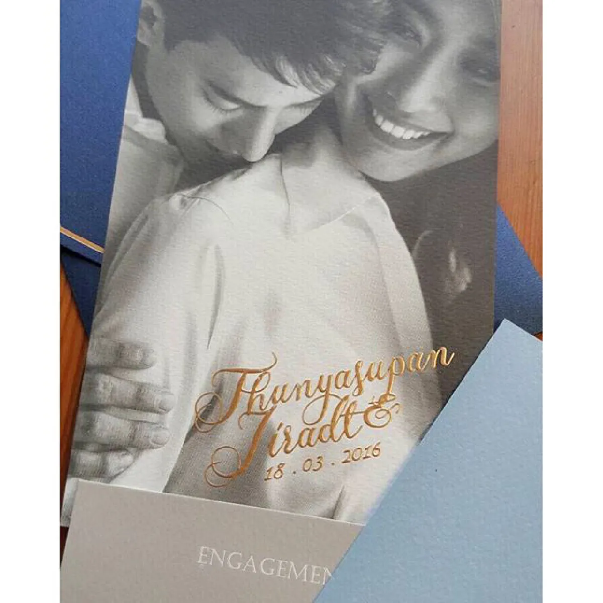 ส่องภาพ!การ์ดแต่งงาน โบ-เอก เด็กวัดร้อยล้าน เรียบหรูดูดี