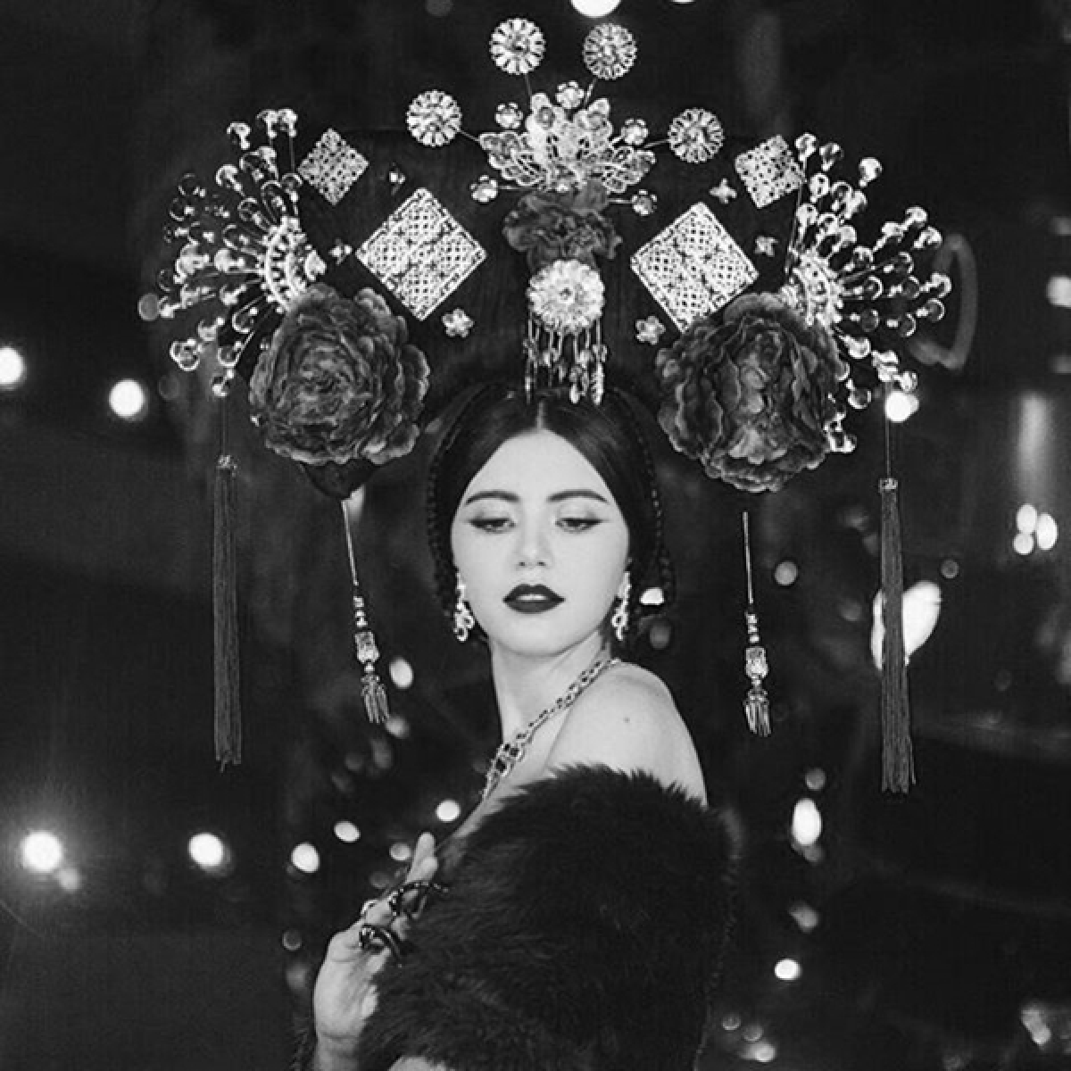 สวยดั่งนางพญา! ใหม่ ดาวิกา ในลุคฮองเฮาต้อนรับตรุษจีน