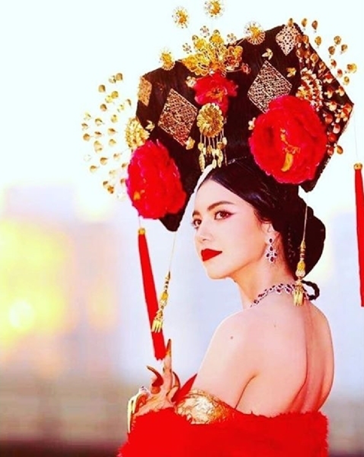 สวยดั่งนางพญา! ใหม่ ดาวิกา ในลุคฮองเฮาต้อนรับตรุษจีน