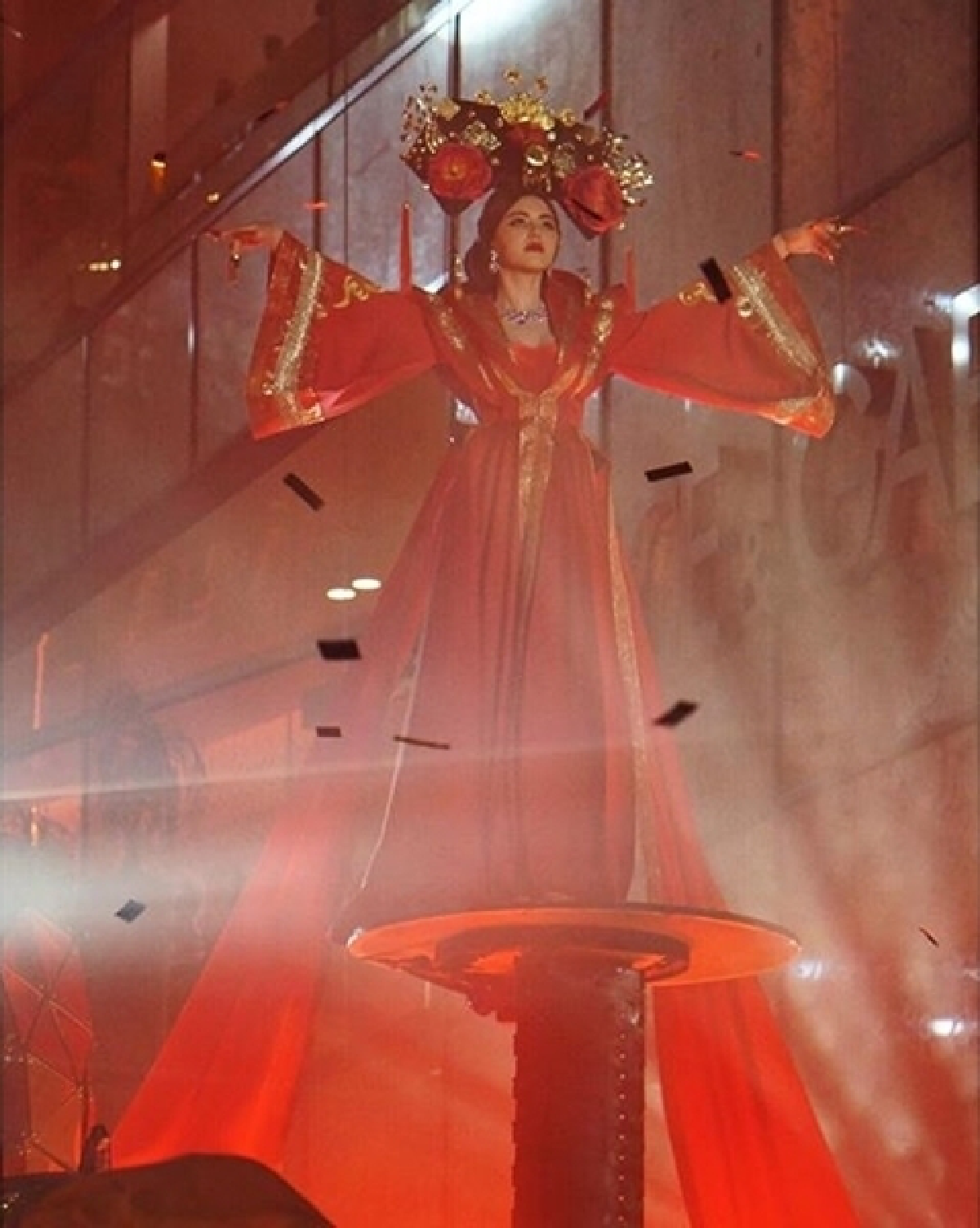 สวยดั่งนางพญา! ใหม่ ดาวิกา ในลุคฮองเฮาต้อนรับตรุษจีน